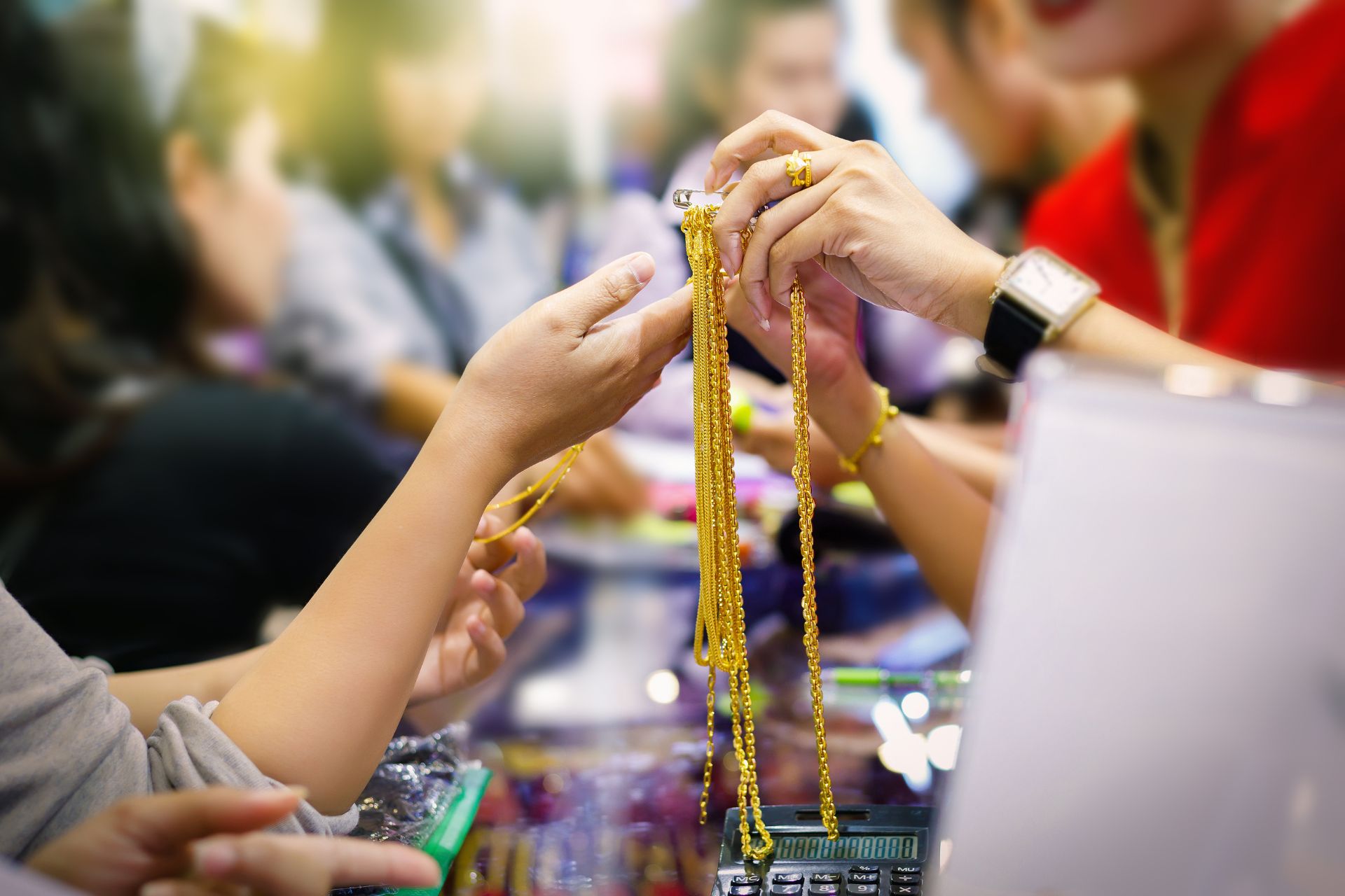How Sustainable Practices Influence Luxury Gold Jewelry